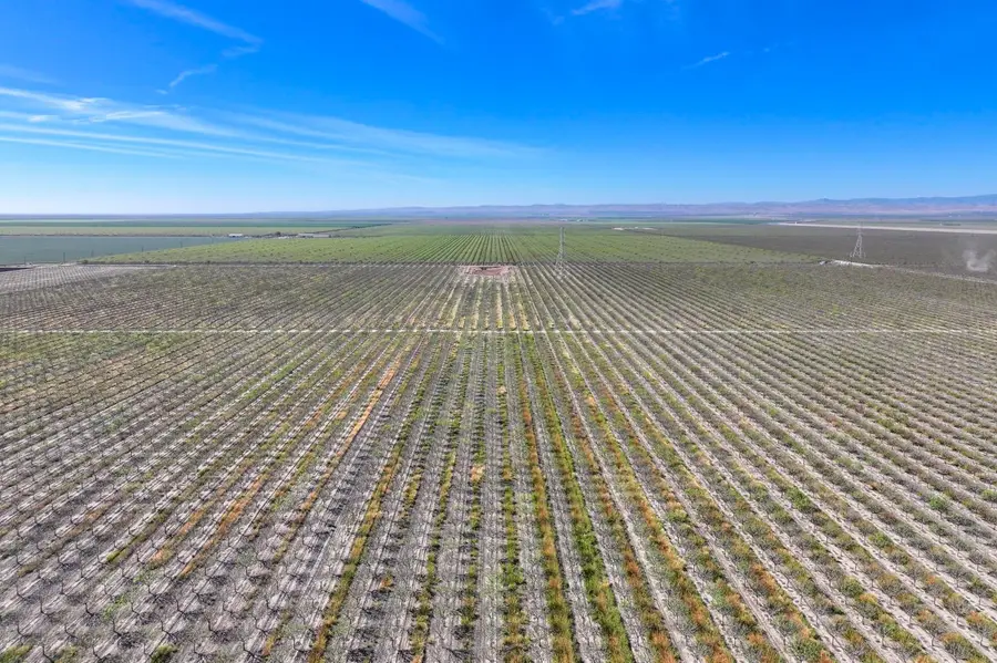 13037 W Gale Avenue, Huron, CA 93234 - #2