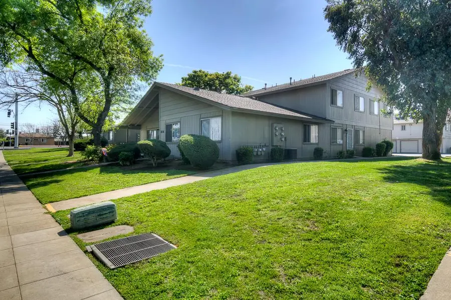 816 Sherwood Way, Madera, CA 93638 - #3