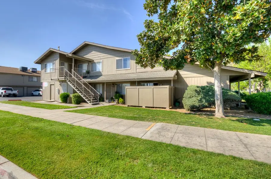 820 Sherwood Way, Madera, CA 93638 - #2
