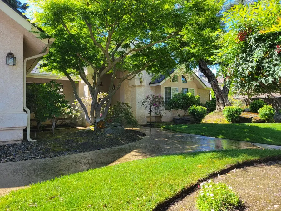 819 E Woodhaven Lane, Fresno, CA 93720 - #2