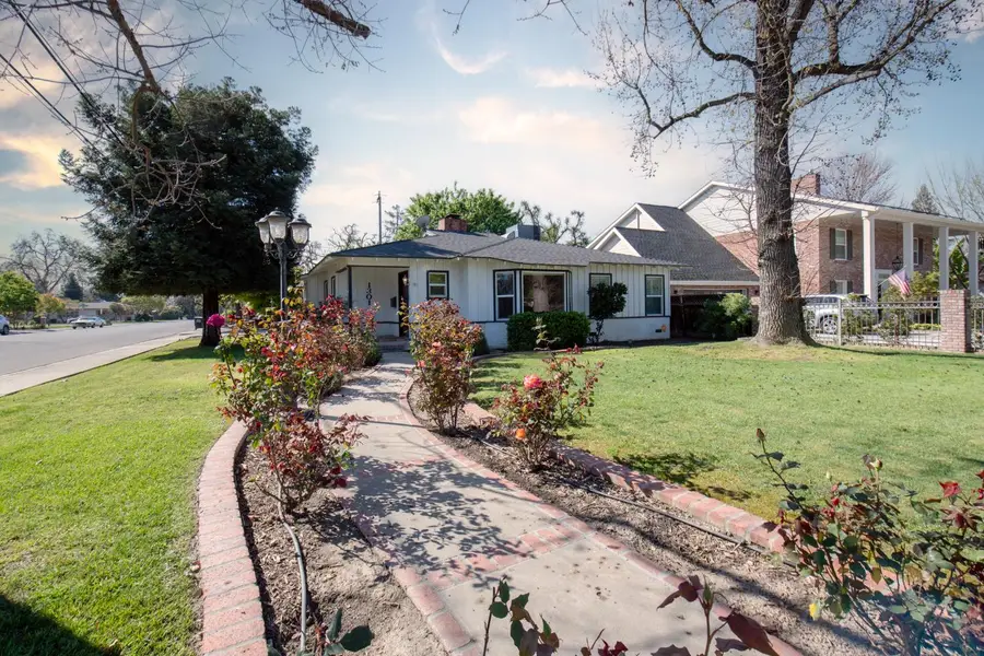 1301 W Beverly Drive, Visalia, CA 93277 - #2