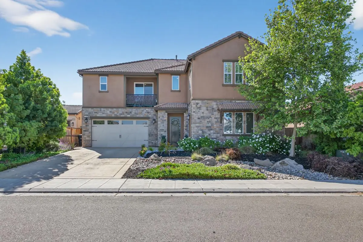 638 Mesa Dr S, Madera, CA 93636 - #1