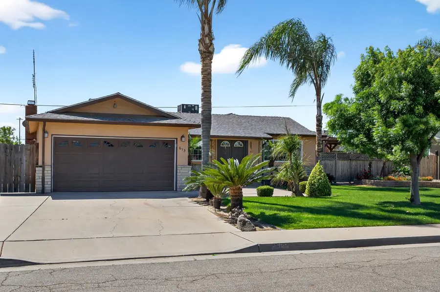 613 E Spruce Avenue, Lemoore, CA 93245 - #2