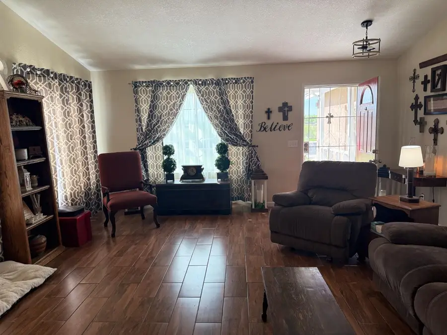 14312 W B Street, Kerman, CA 93630 - #3