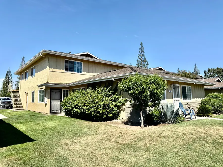 495 W Santa Ana Avenue #4, Clovis, CA 93612 - #3