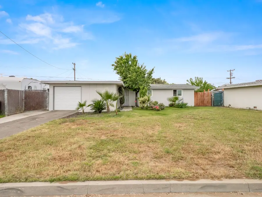 2564 Crescent Avenue, Clovis, CA 93612 - #2