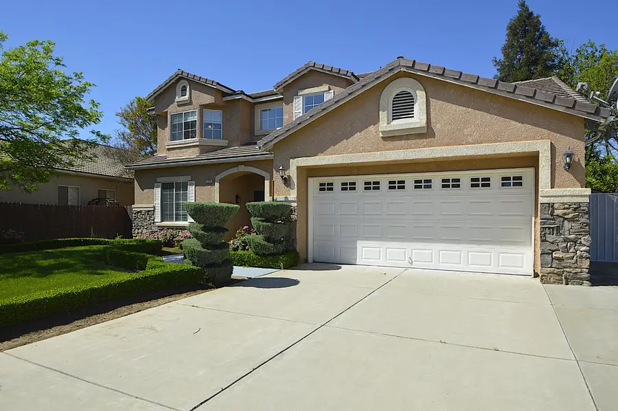 1756 N Holly Avenue, Clovis, CA 93619 - #3