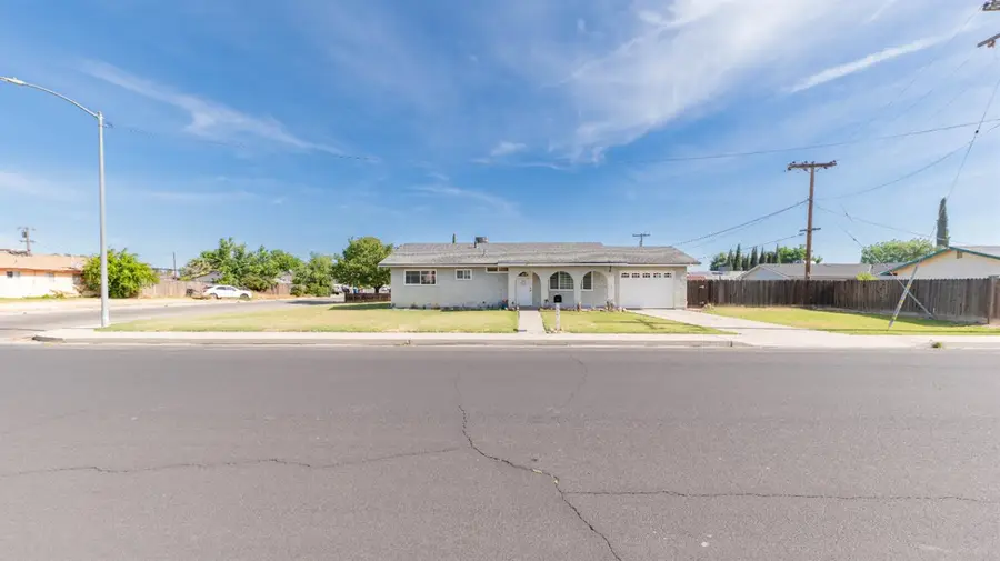 876 Daphne Lane, Lemoore, CA 93245 - #2