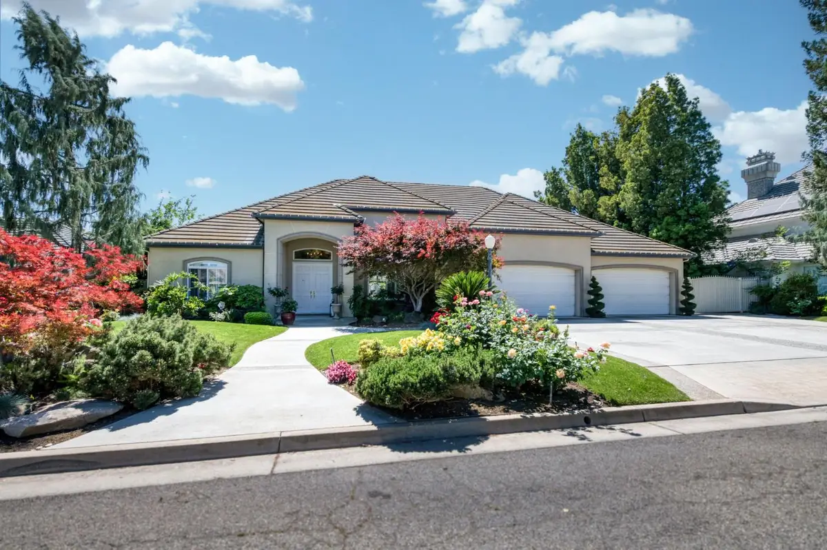 2575 W Beechwood Avenue, Fresno, CA 93711 - #1