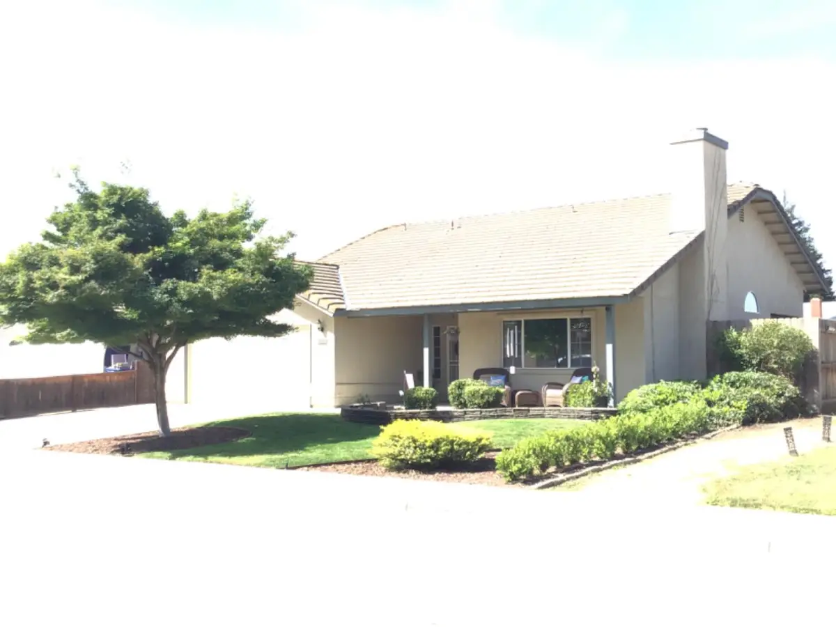 1555 Morgan Drive, Kingsburg, CA 93631 - #1