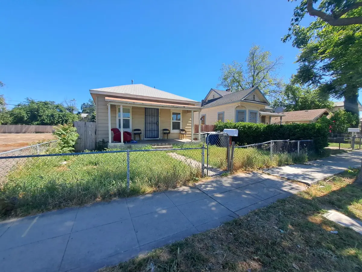 374 N Poplar Avenue, Fresno, CA 93701 - #1