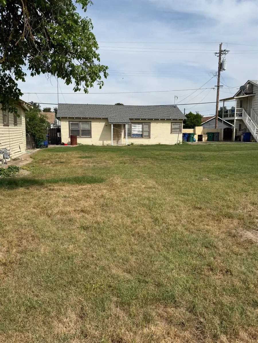 2406 B Street, Selma, CA 93662 - #2