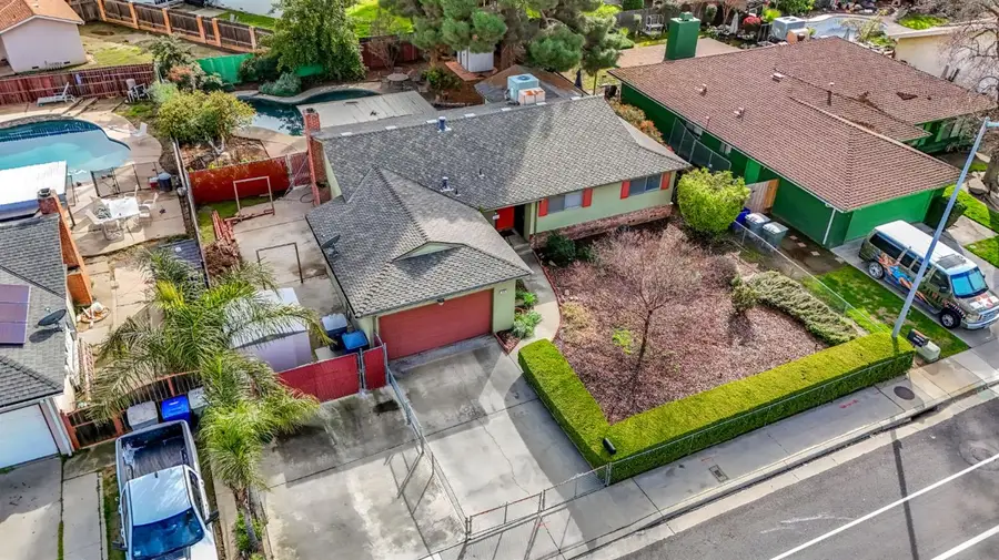 1606 Barstow Avenue, Clovis, CA 93611 - #2