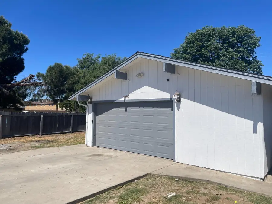 2626 W Garland Avenue, Fresno, CA 93705 - #2