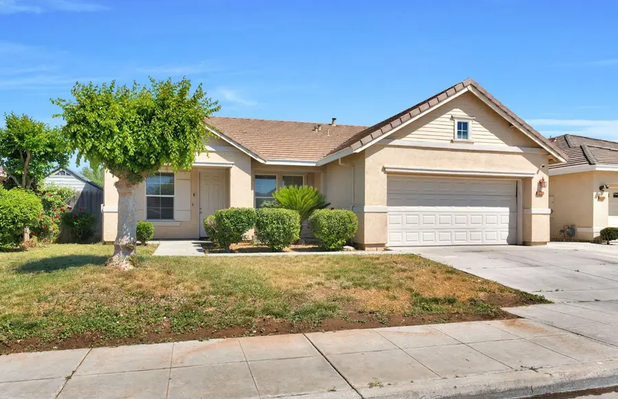 5257 E Byrd Avenue, Fresno, CA 93725 - #2