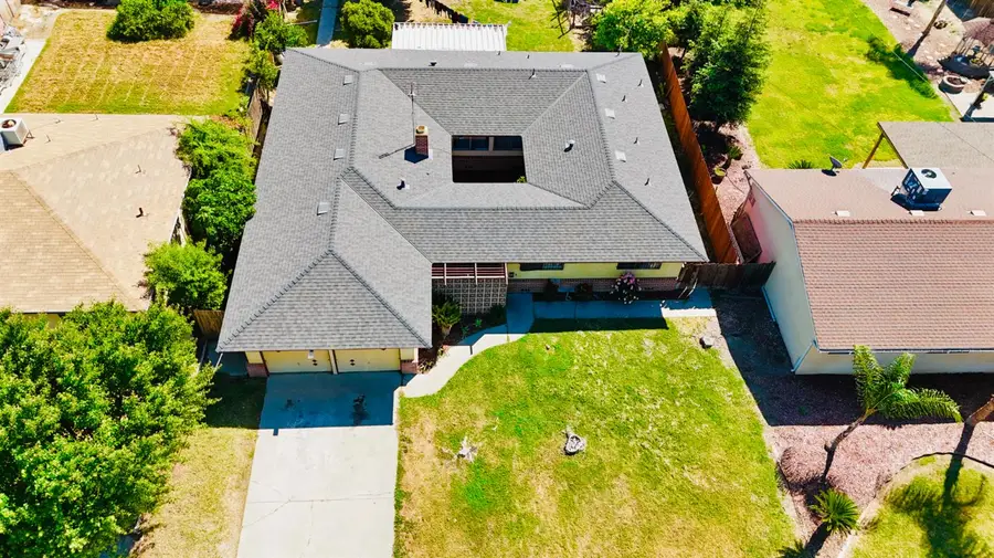 414 S 4th Street, Kerman, CA 93630 - #2