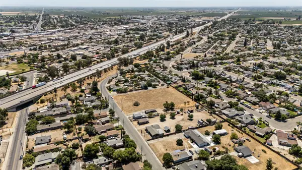 2595 Pine Street, Selma, CA 93662