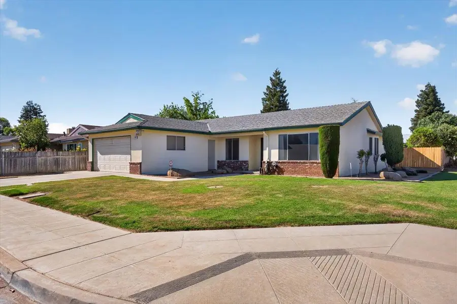 5286 W Richert Avenue, Fresno, CA 93722 - #2