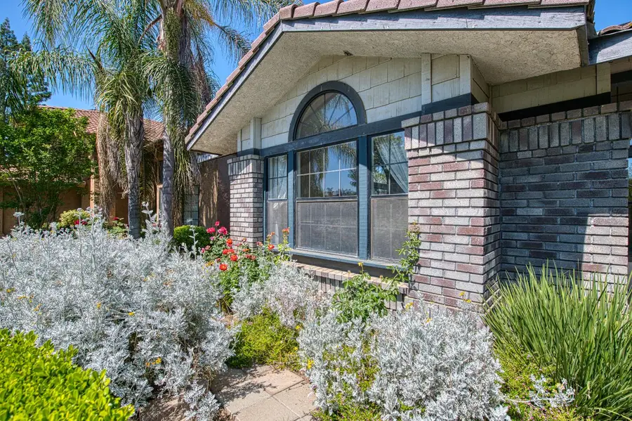 2091 Escalon Avenue, Clovis, CA 93611 - #2