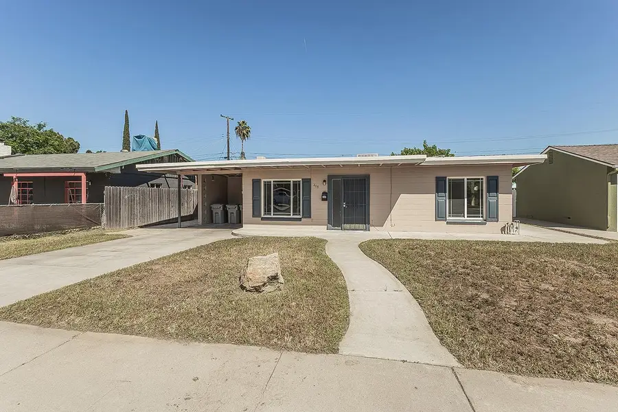 208 W Hampton Way, Fresno, CA 93705 - #2
