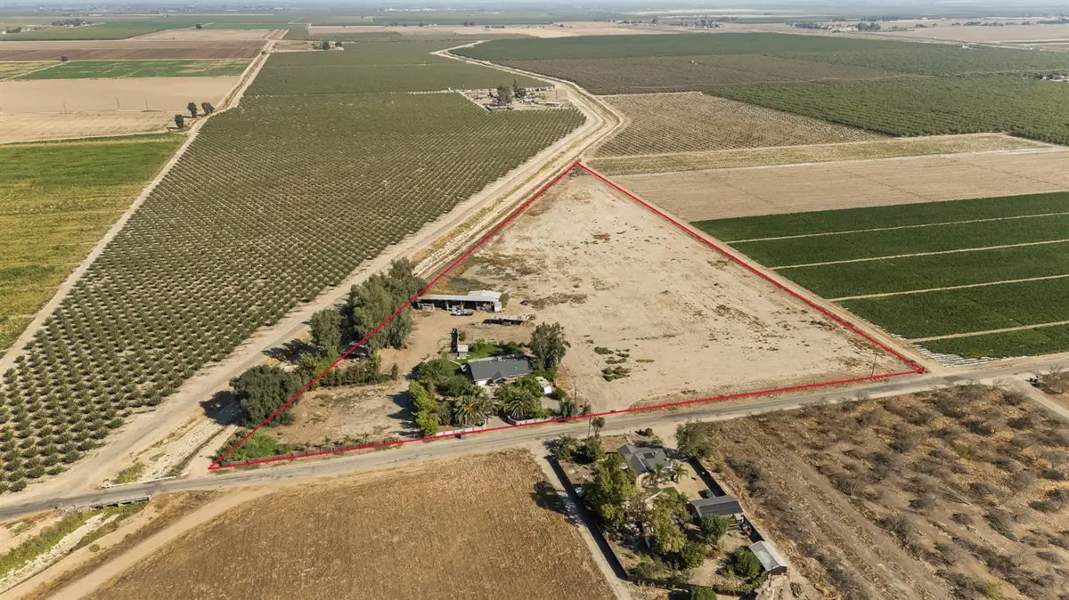 860 W Riverdale Avenue, Riverdale, CA 93656 - #1