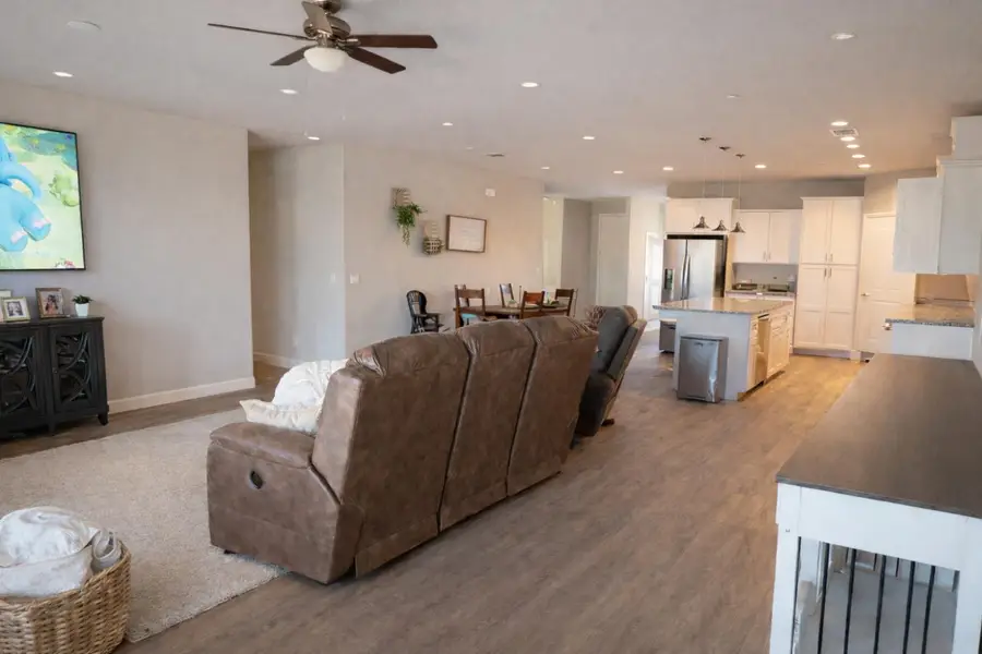 414 Tule Avenue, Woodlake, CA 93286 - #2