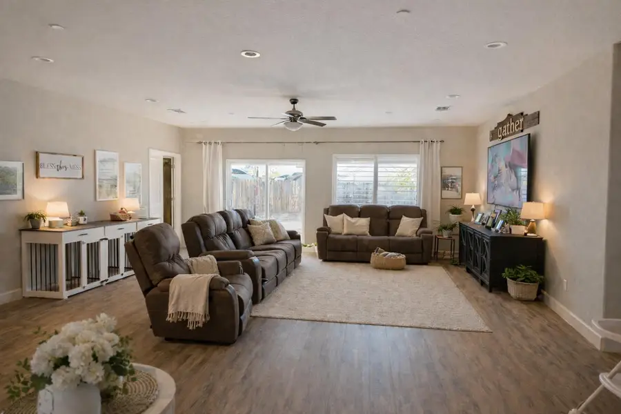 414 Tule Avenue, Woodlake, CA 93286 - #3