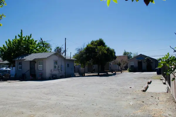 1411 Annadale Avenue #A-C, Sanger, CA 93657