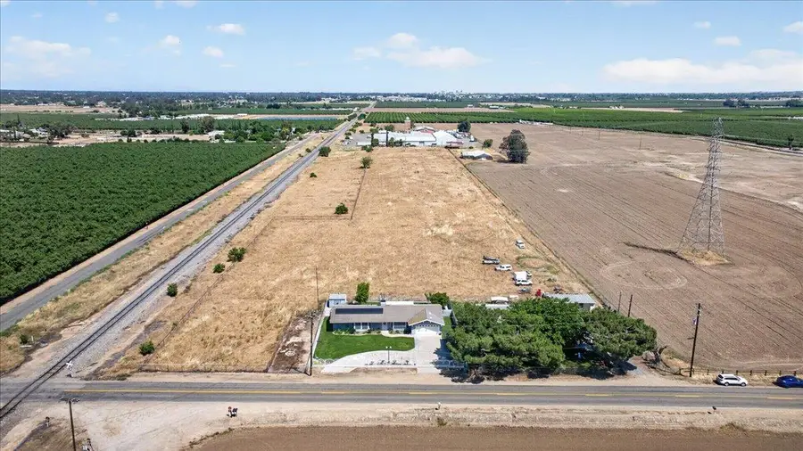 704 N Hayes Avenue, Fresno, CA 93723 - #2