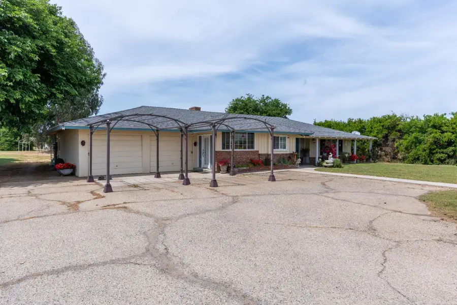 1389 S Highland Avenue, Sanger, CA 93657 - #2