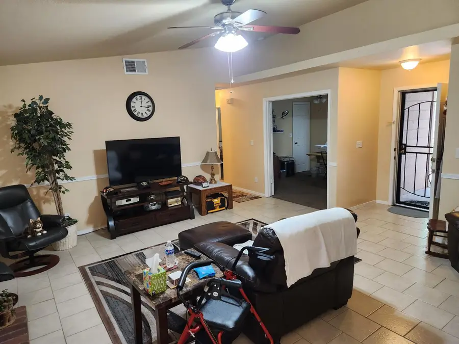 6182 N Tracy Avenue, Fresno, CA 93722 - #2