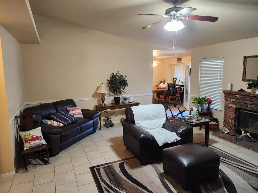 6182 N Tracy Avenue, Fresno, CA 93722 - #3
