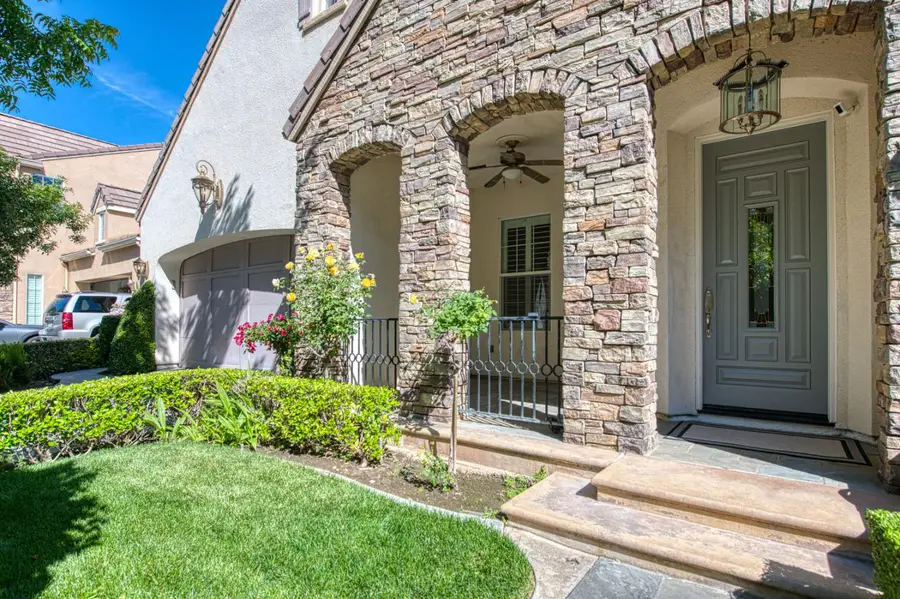 69 W Powers Avenue, Clovis, CA 93619 - #3