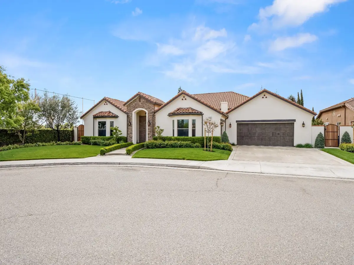 2567 E Sarazen Avenue, Fresno, CA 93730 - #1