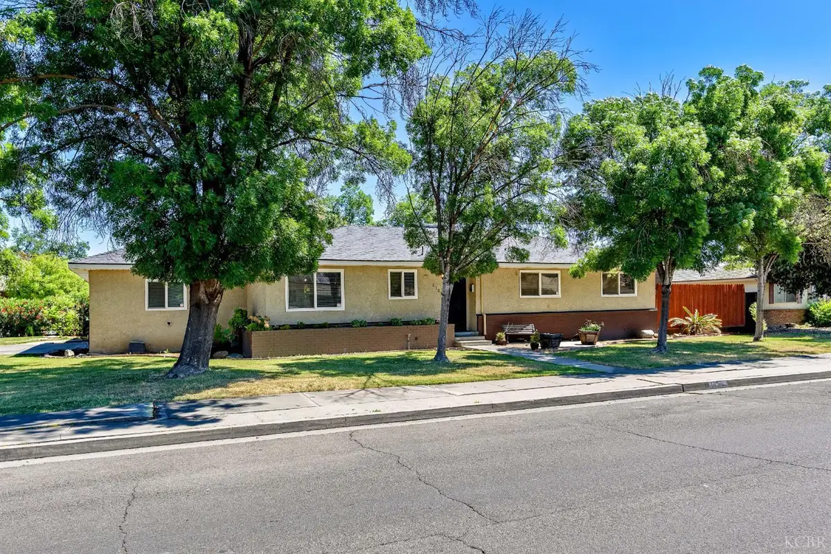 2109 N Kensington Way, Hanford, CA 93230 - #1