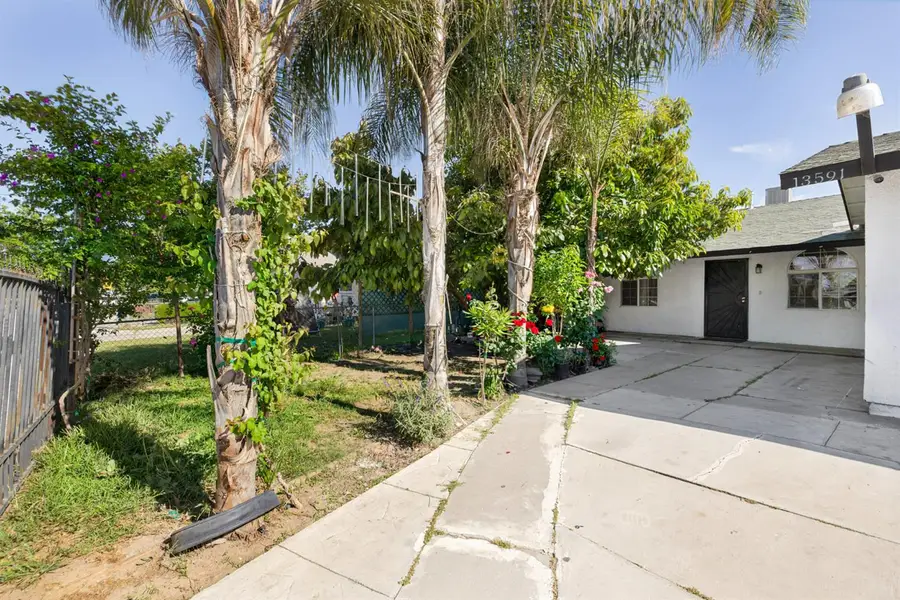 13591 E 5th Street, Parlier, CA 93648 - #3
