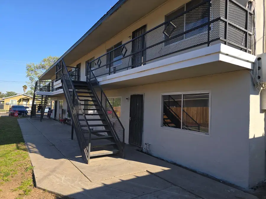 2452 S 9th Street, Fresno, CA 93725 - #3