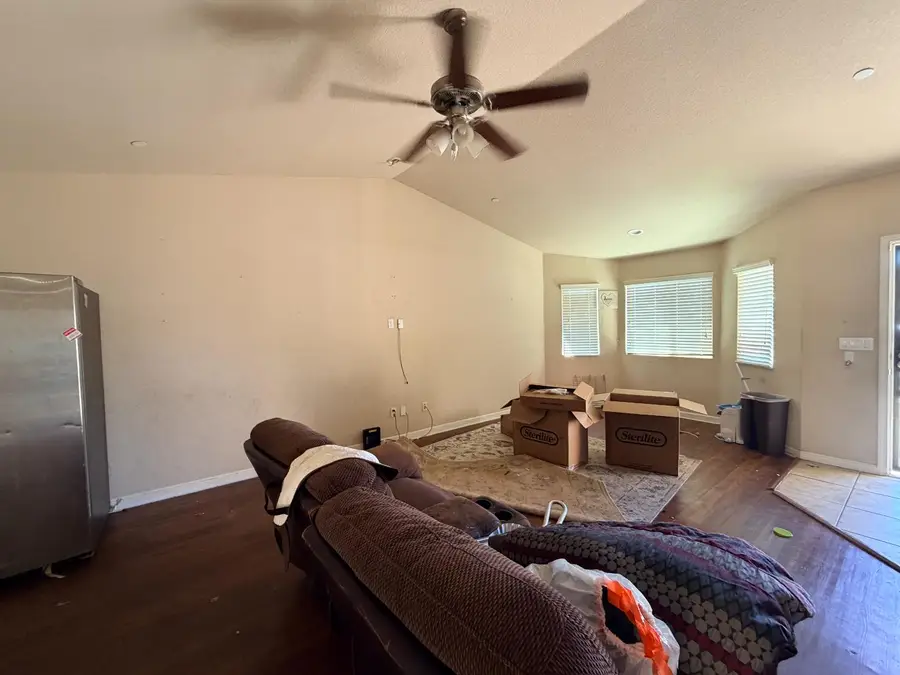 4648 W Harvard Avenue, Fresno, CA 93722 - #3