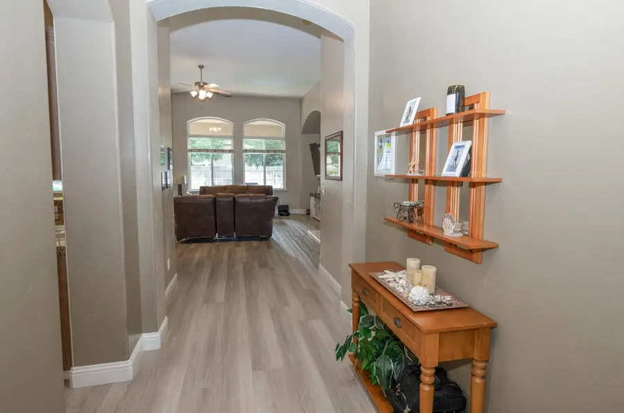 2933 E Quincy Avenue, Fresno, CA 93720 - #2