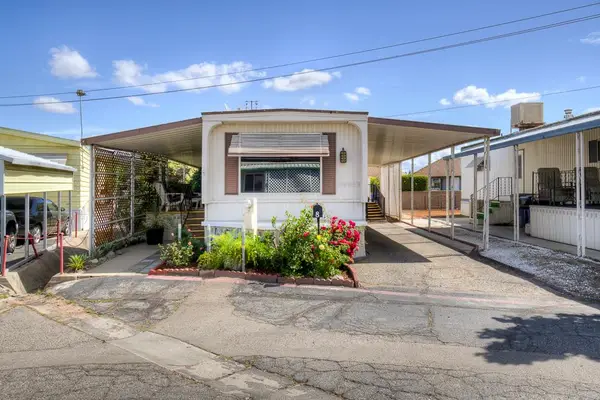 1724 Minnewawa #8, Clovis, CA 93612