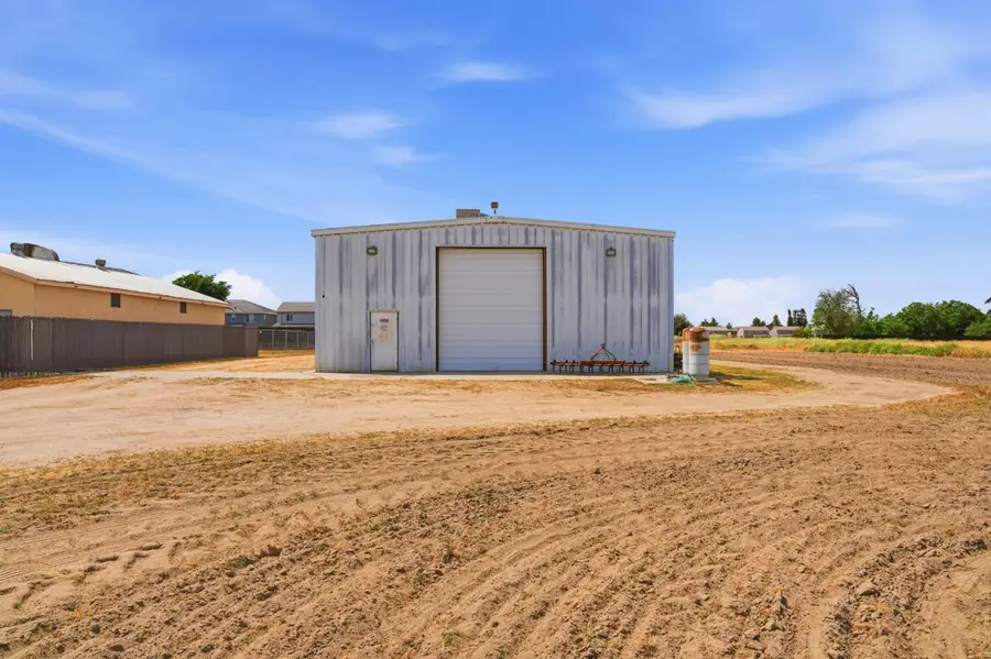 1858 Main Street, Livingston, CA 95334 - #2