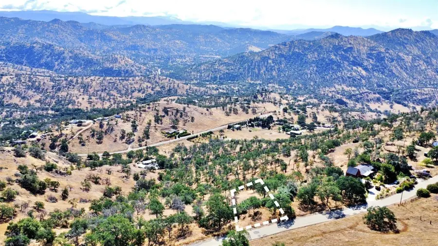 391 Sunflower Lane, Yokuts Valley, CA 93675 - #3