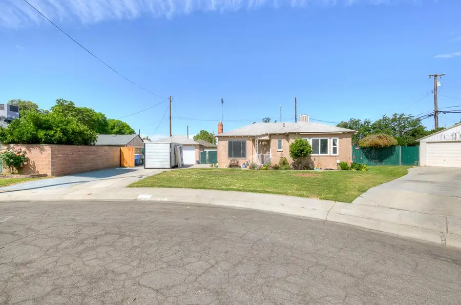 2973 E Simpson Avenue, Fresno, CA 93703 - #2