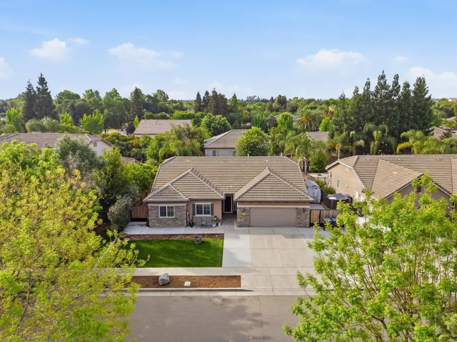 3125 W Tyler Avenue, Visalia, CA 93291 - #2