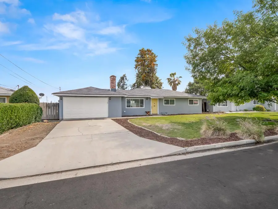 5684 E Sussex Way, Fresno, CA 93727 - #2