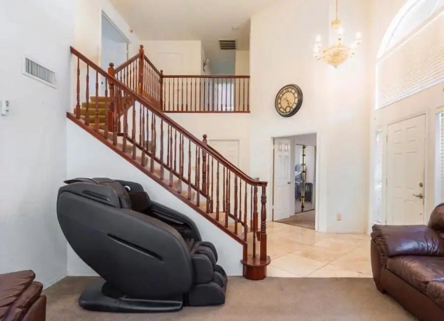 5742 W Palo Alto Avenue, Fresno, CA 93722 - #3