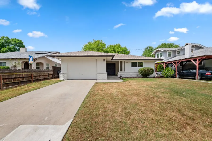 1555 N Roosevelt Avenue, Fresno, CA 93728 - #2