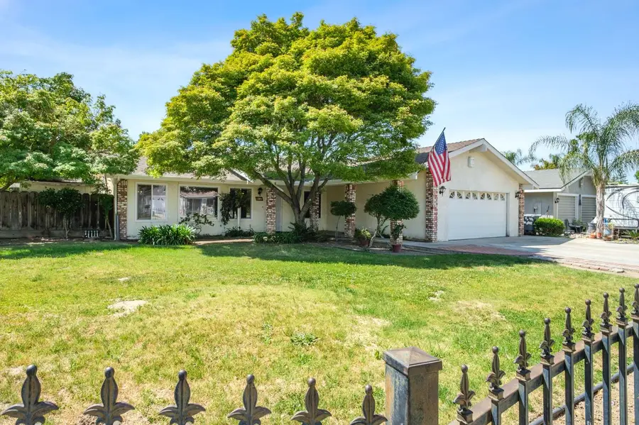 1305 Barbara Street, Selma, CA 93662 - #2