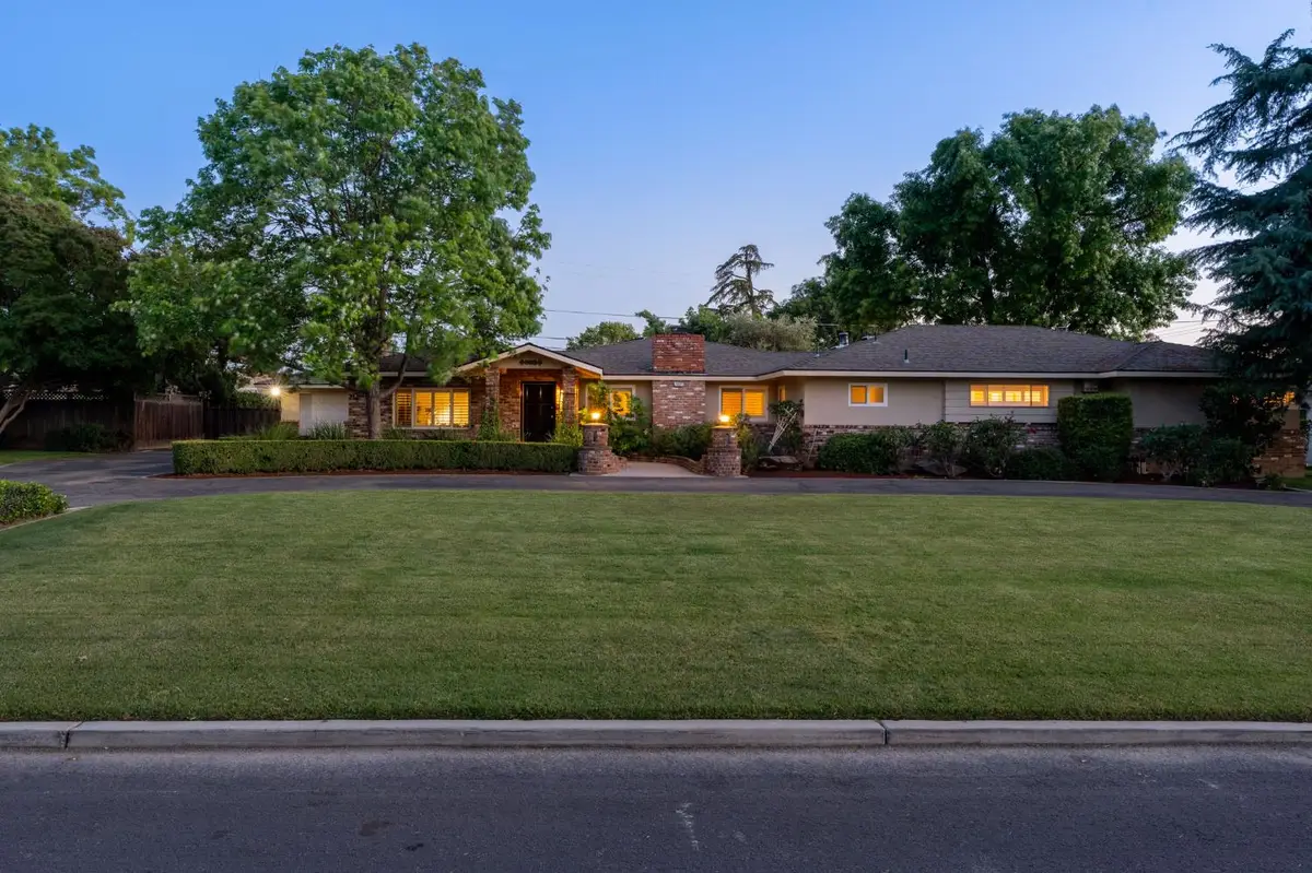 1027 W Rialto Avenue, Fresno, CA 93705 - #1