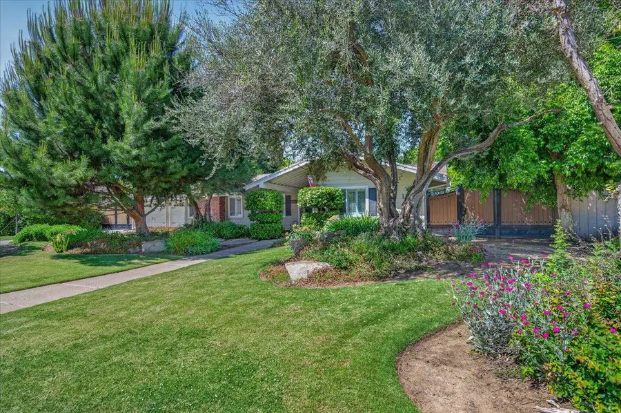 3132 W Alluvial Avenue, Fresno, CA 93711 - #3